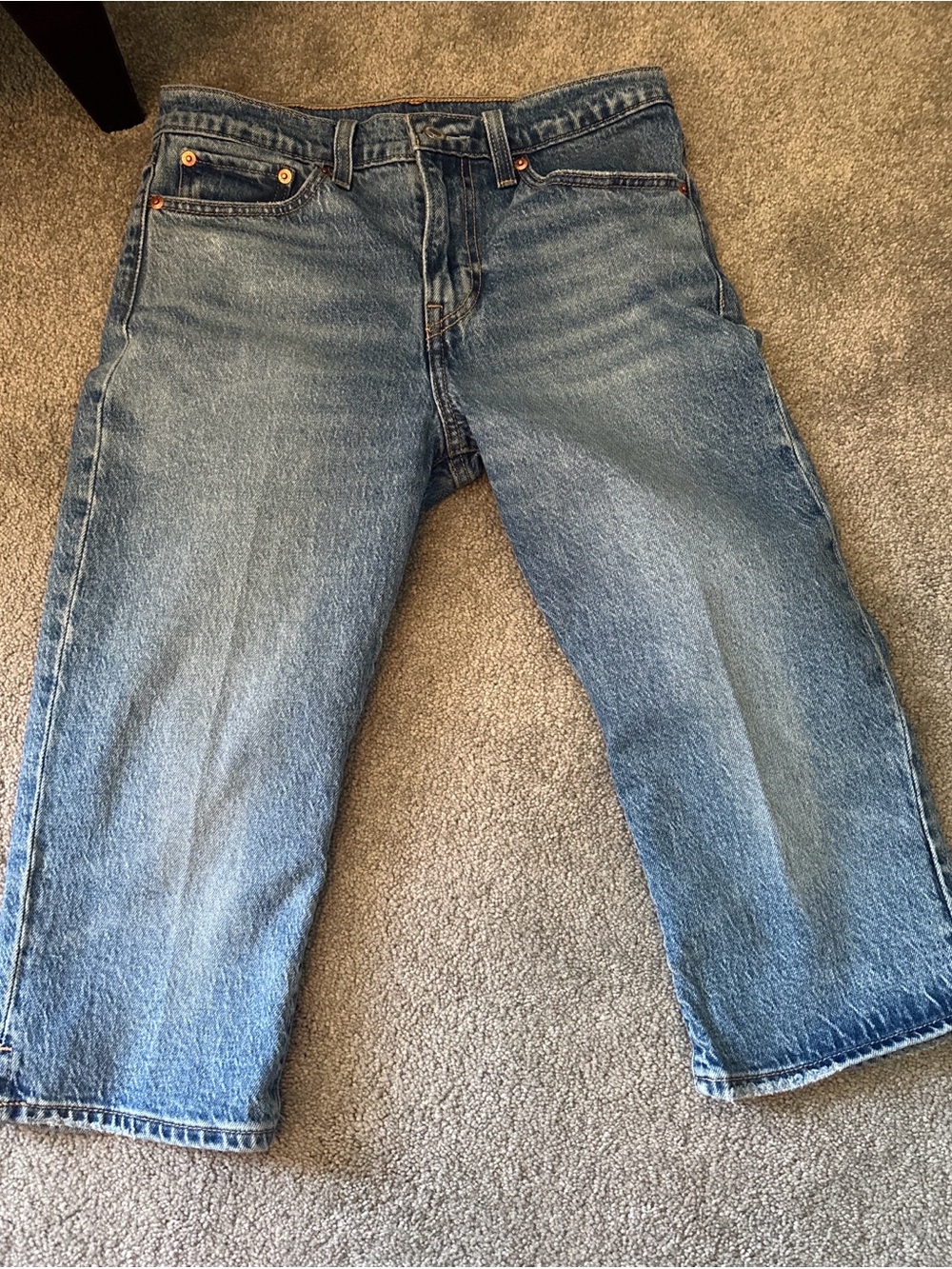 Levi’s Slim Capri Jeans Side Slit Hem Light Wash W27